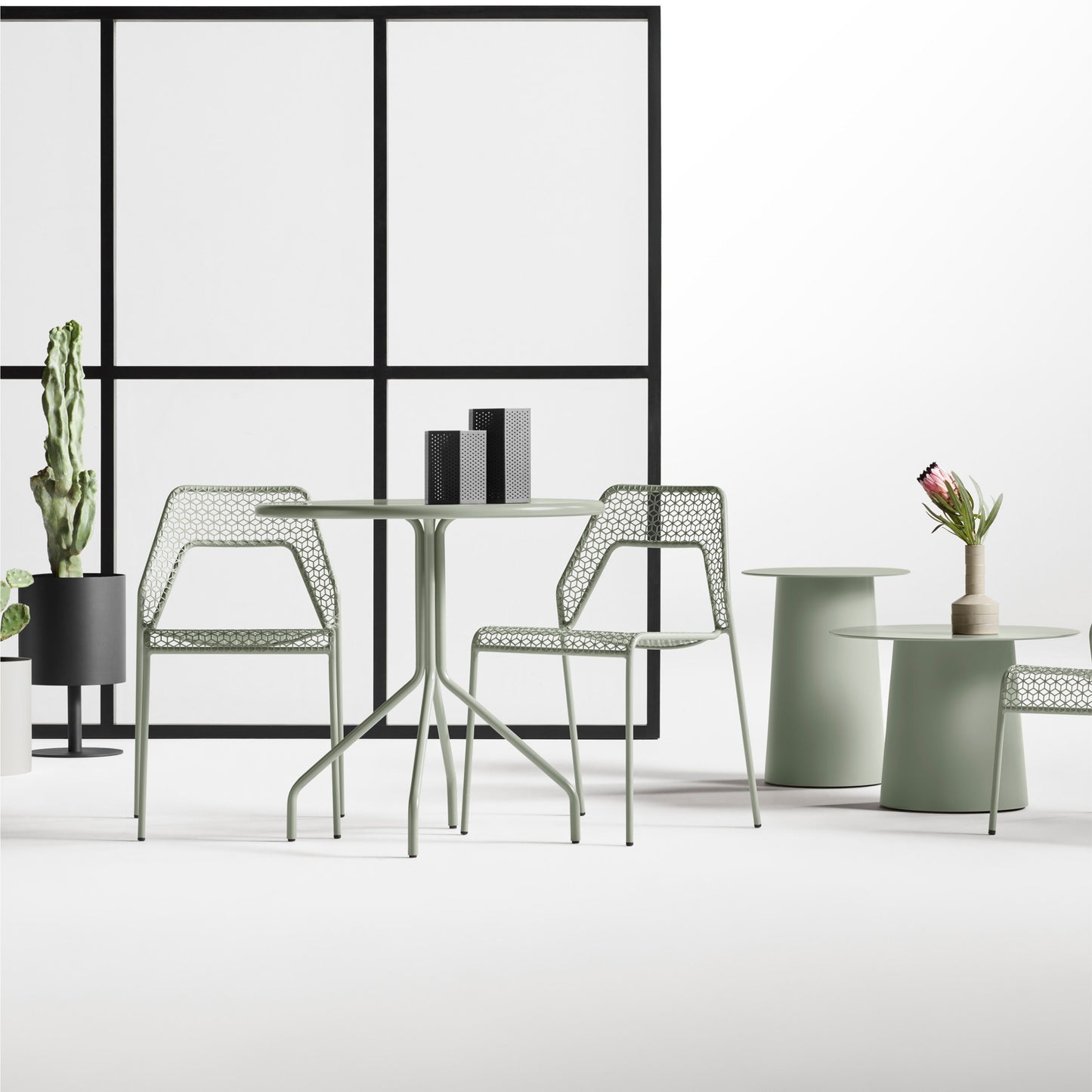 Hot Mesh Cafe Table